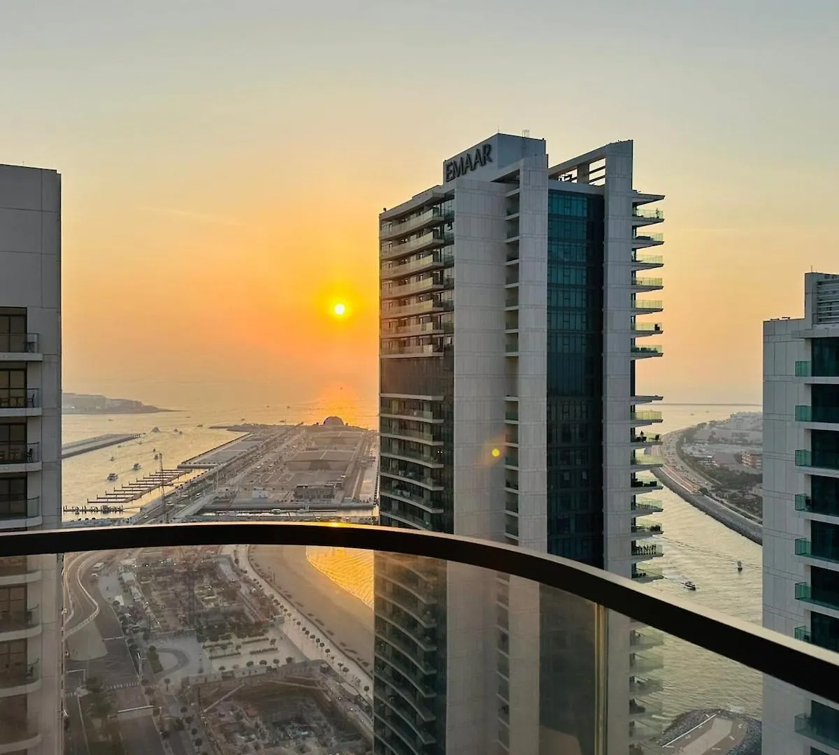 Amakin Beachfront Palm Jumeirah Marina Vista 2 Dubai