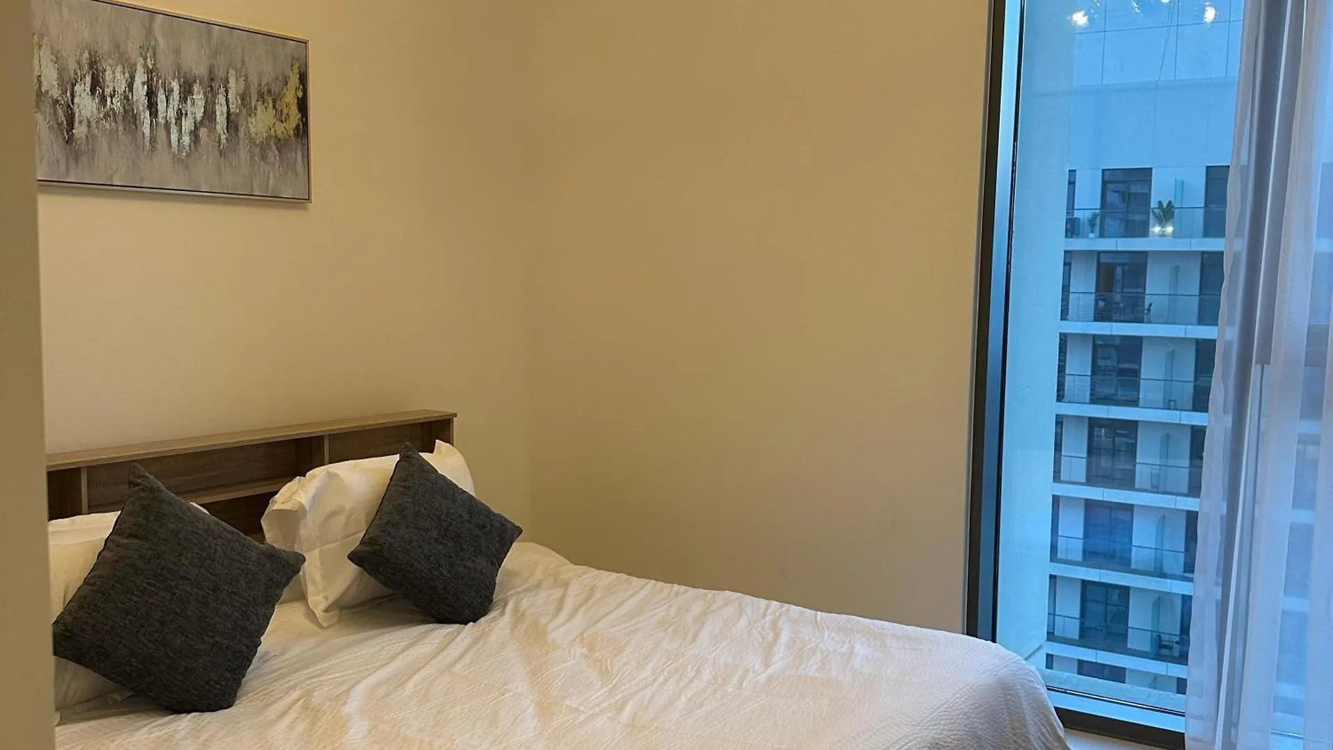 Apartment Amakin Beachfront Palm Jumeirah Marina Vista 2 Dubai United Arab Emirates