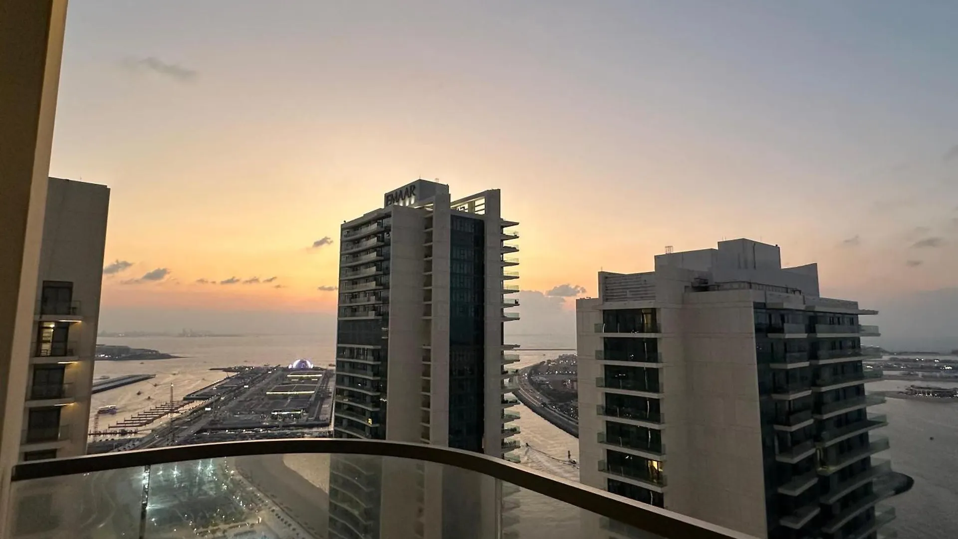 Apartment Amakin Beachfront Palm Jumeirah Marina Vista 2 Dubai