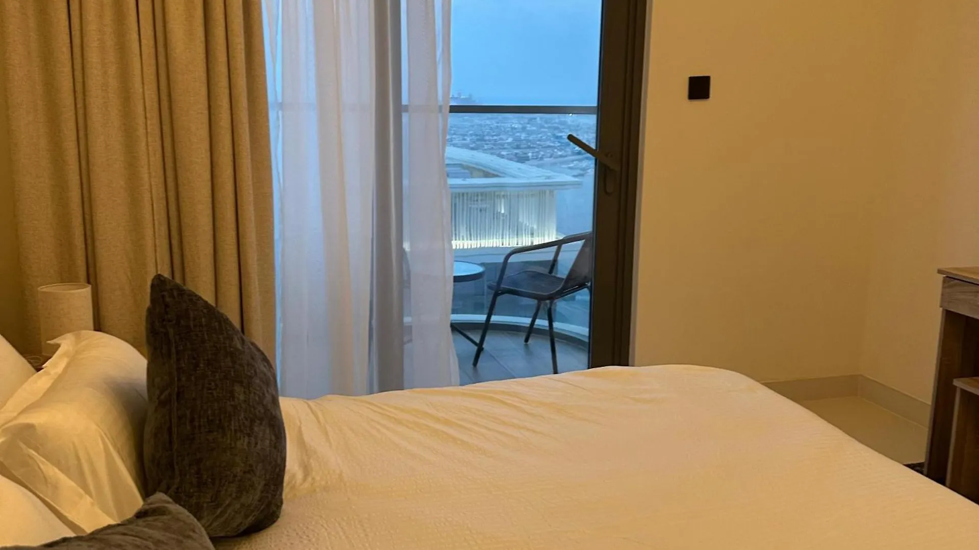 Amakin Beachfront Palm Jumeirah Marina Vista 2 Dubai 0*,