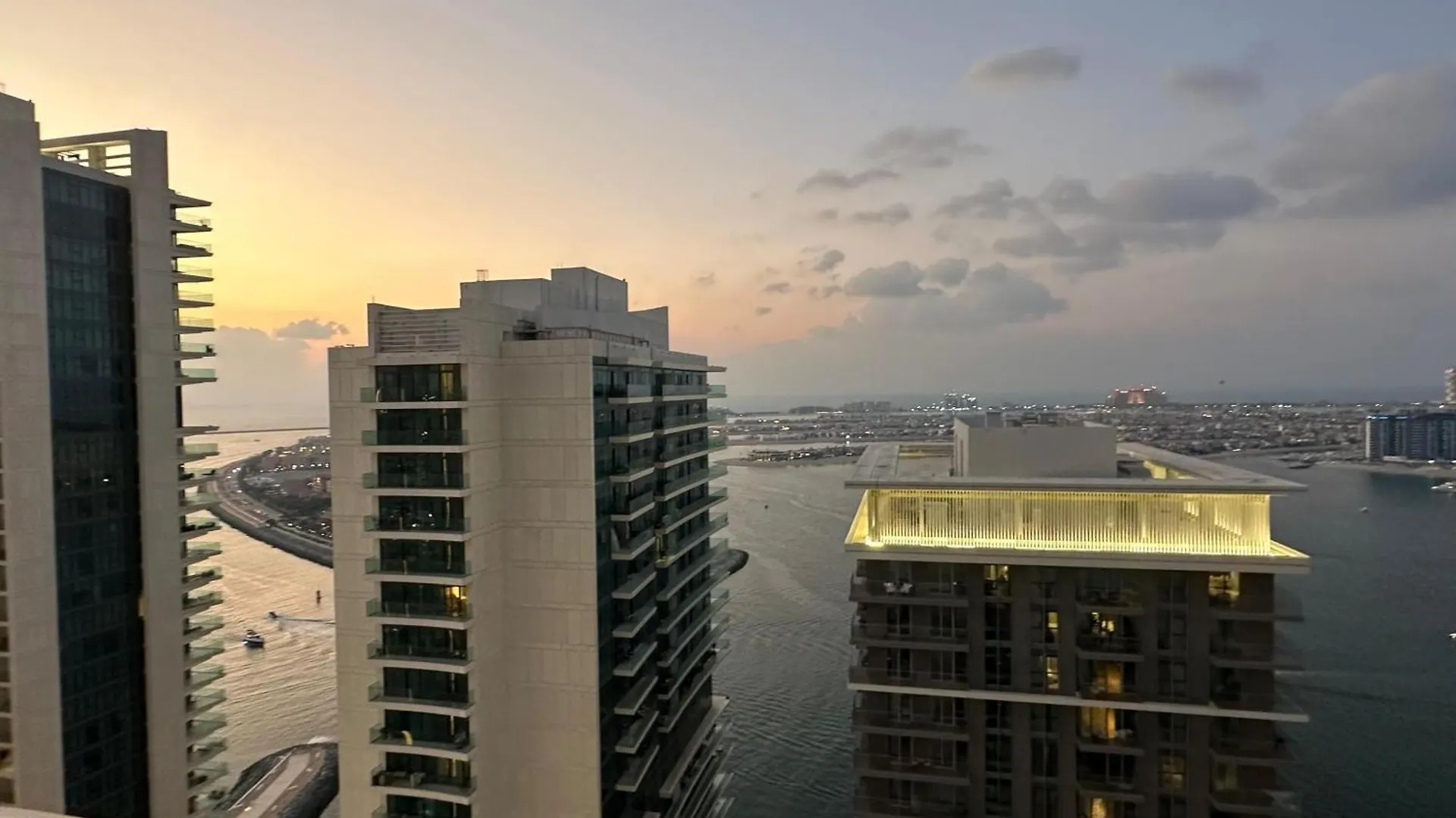 Amakin Beachfront Palm Jumeirah Marina Vista 2 Dubai
