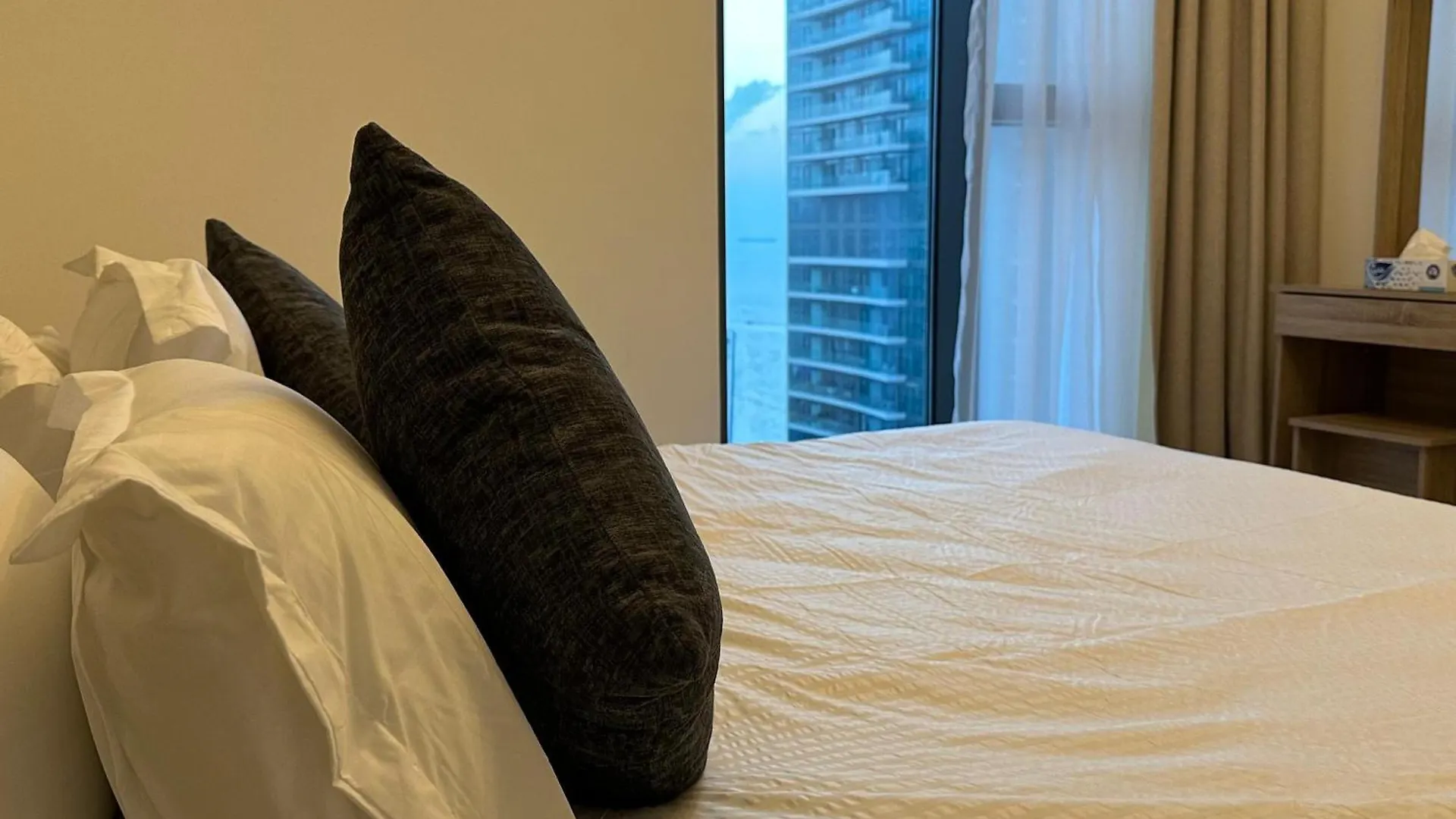 Apartment Amakin Beachfront Palm Jumeirah Marina Vista 2 Dubai