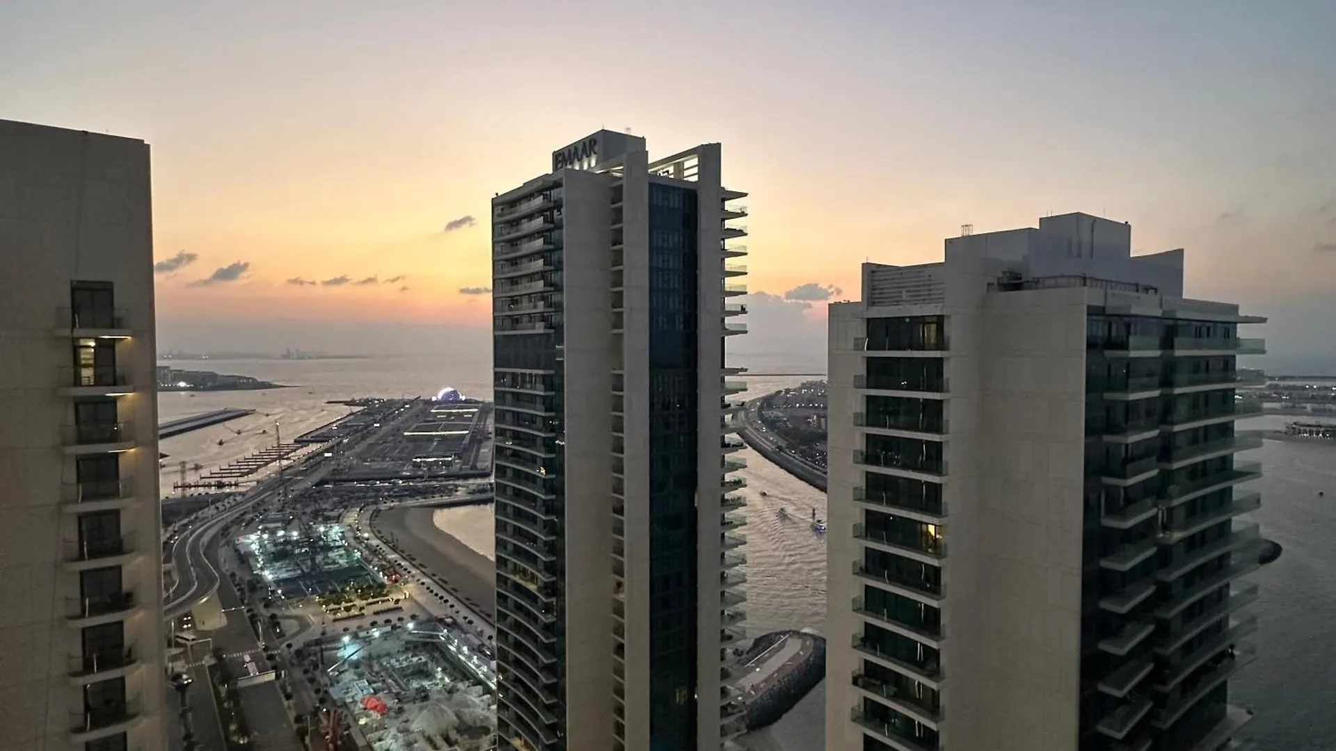 Amakin Beachfront Palm Jumeirah Marina Vista 2 Dubai United Arab Emirates