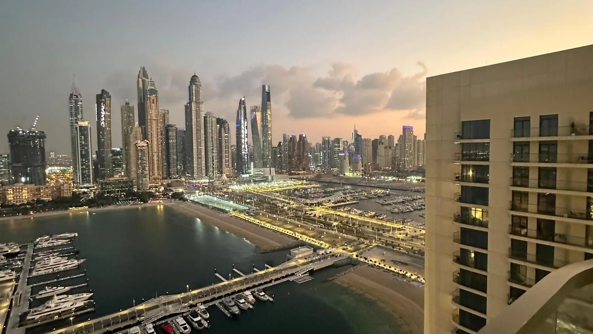 Apartment Amakin Beachfront Palm Jumeirah Marina Vista 2 Dubai United Arab Emirates