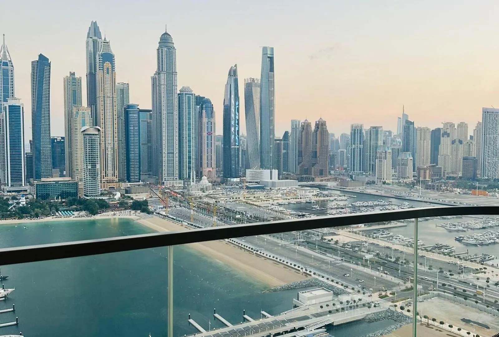 Amakin Beachfront Palm Jumeirah Marina Vista 2 Dubai United Arab Emirates