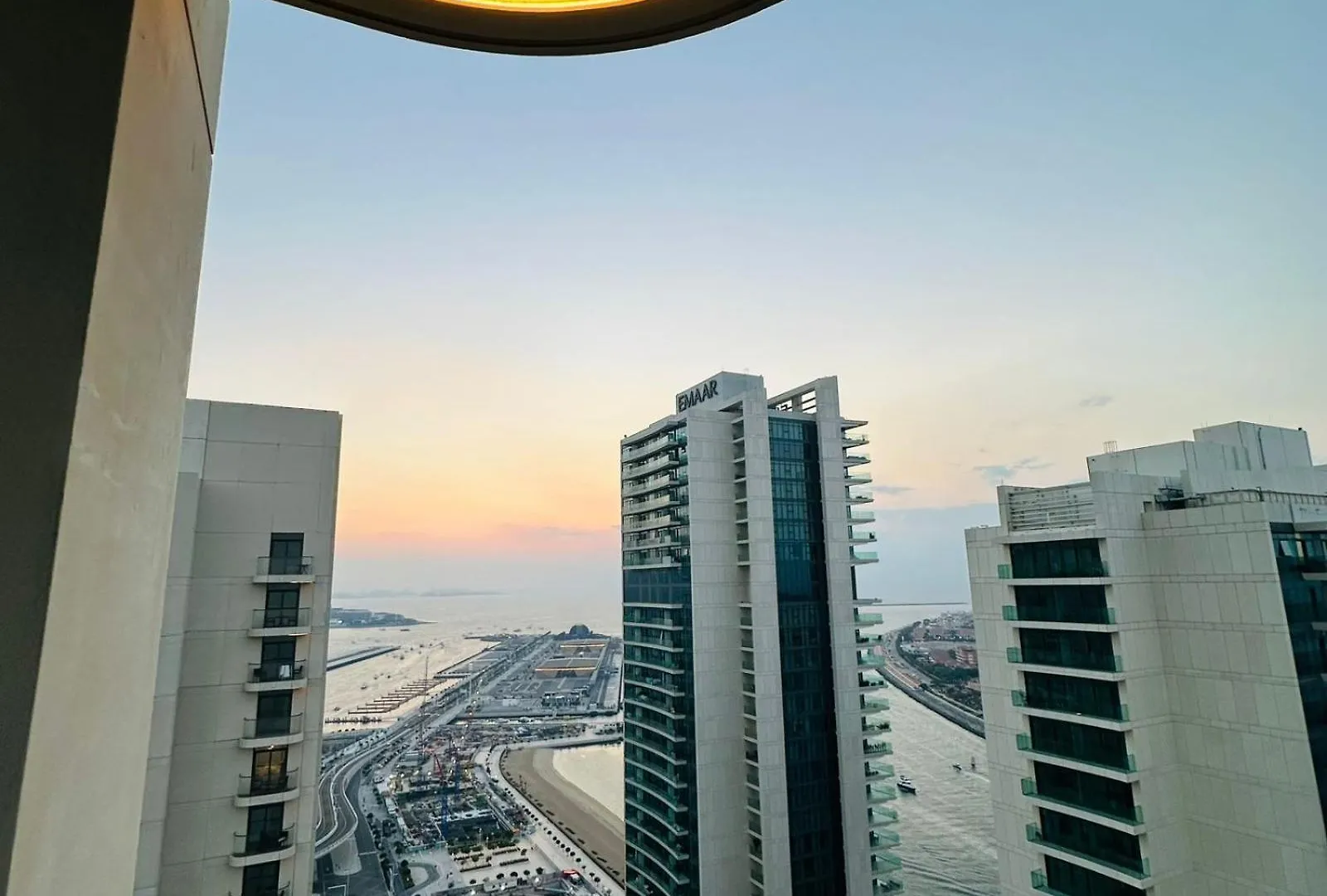 Apartment Amakin Beachfront Palm Jumeirah Marina Vista 2 Dubai